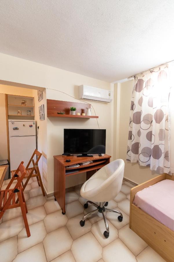 Pine Trees Apartment Превеза Екстер'єр фото