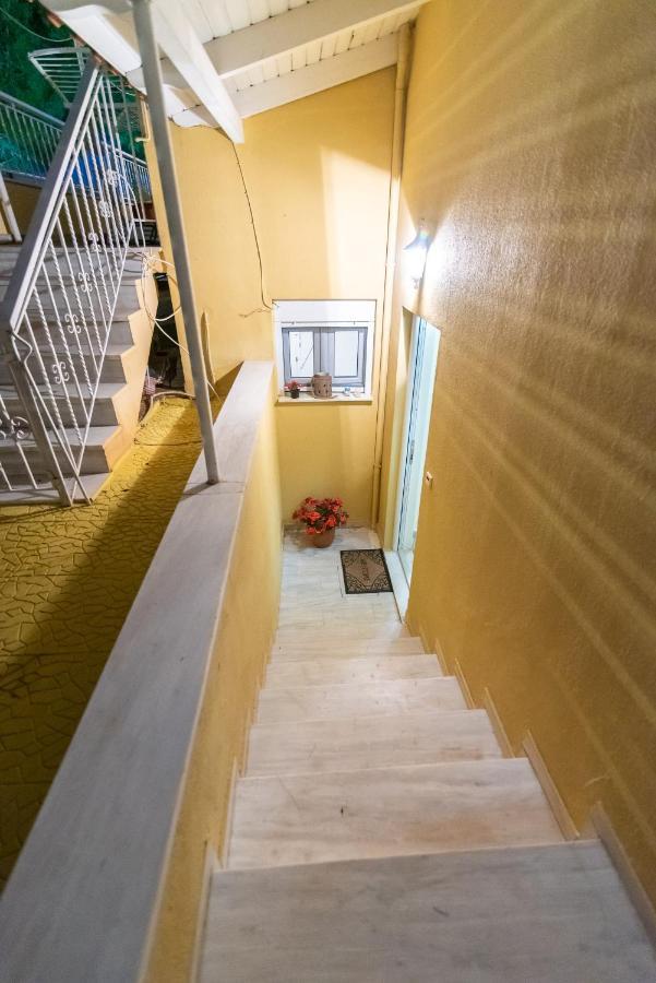 Pine Trees Apartment Превеза Екстер'єр фото