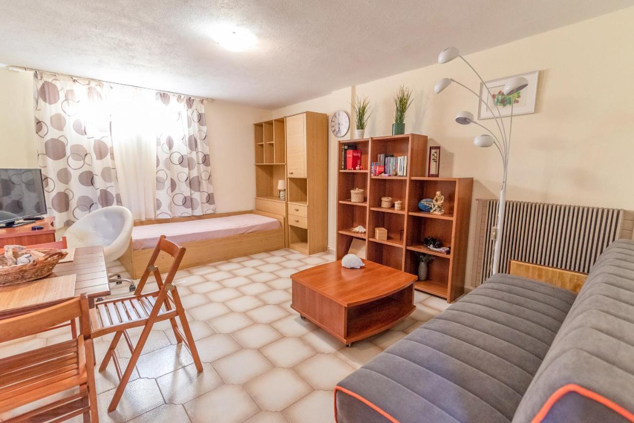 Pine Trees Apartment Превеза Екстер'єр фото