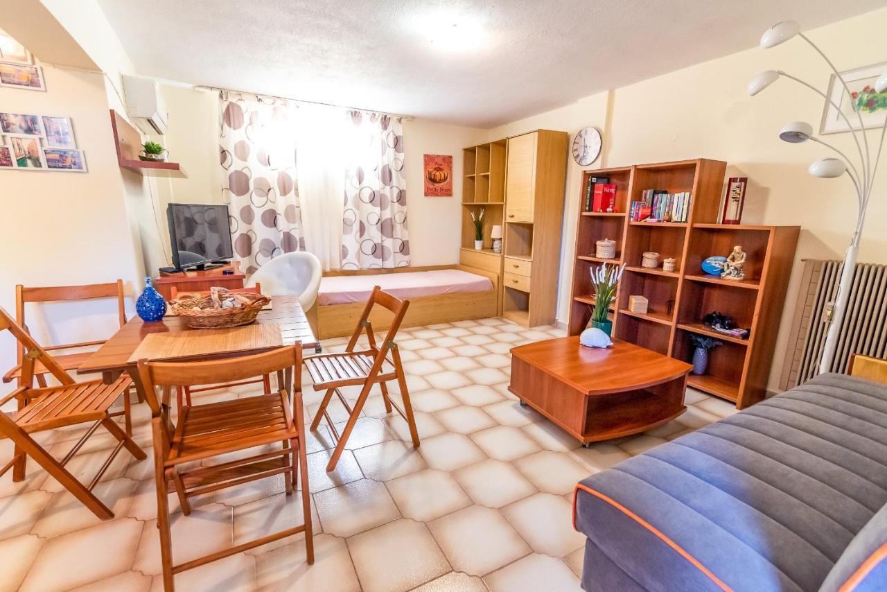 Pine Trees Apartment Превеза Екстер'єр фото